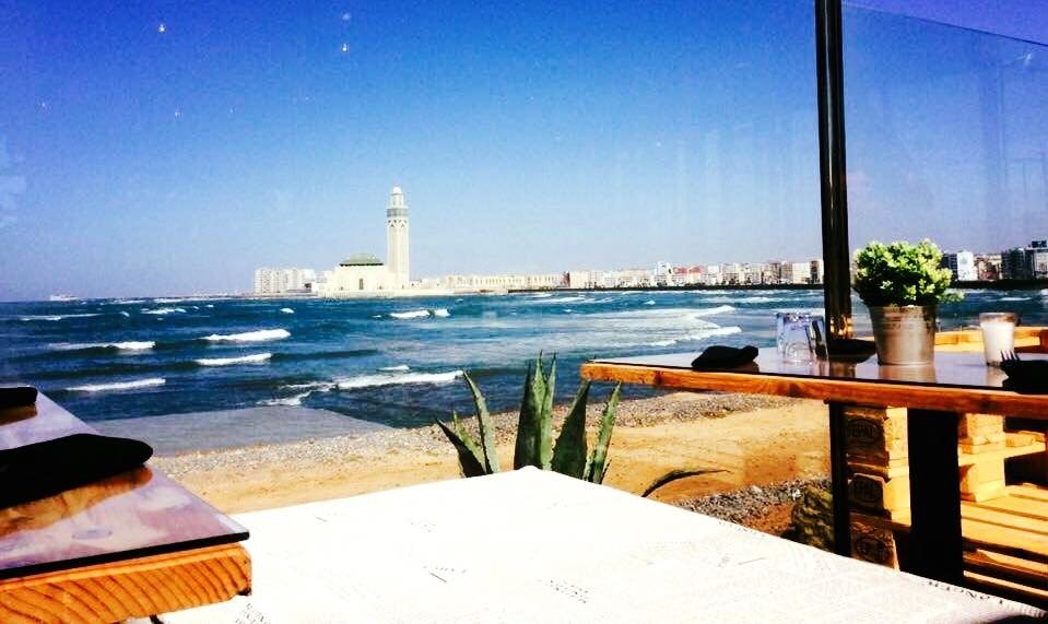 مقهى الدار البيضاء مطل على البحر